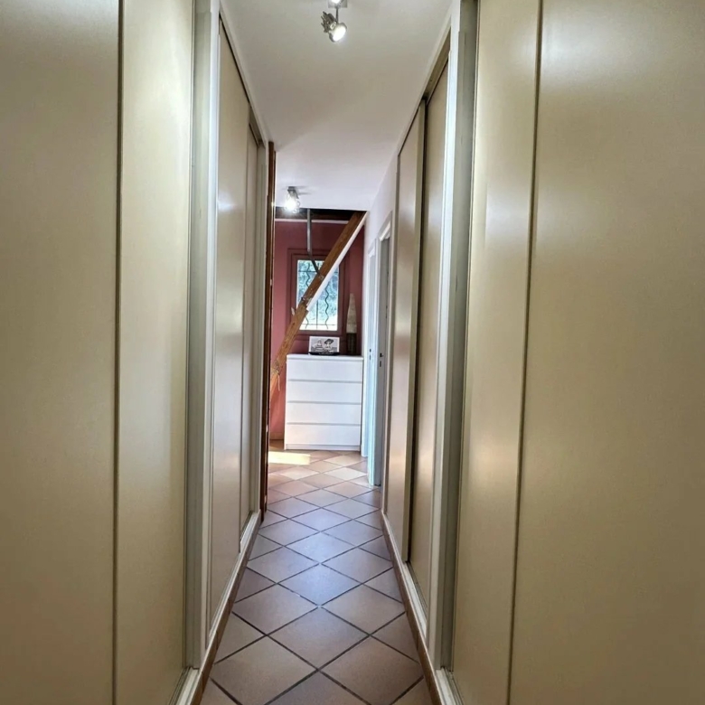 COMMUNE DE SAINTE-AGNES : PROPRIETE DE CHARME – JARDIN – TERRASSES – PARKINGS – GARAGE -VUE DEGAGEE – COUP DE COEUR !