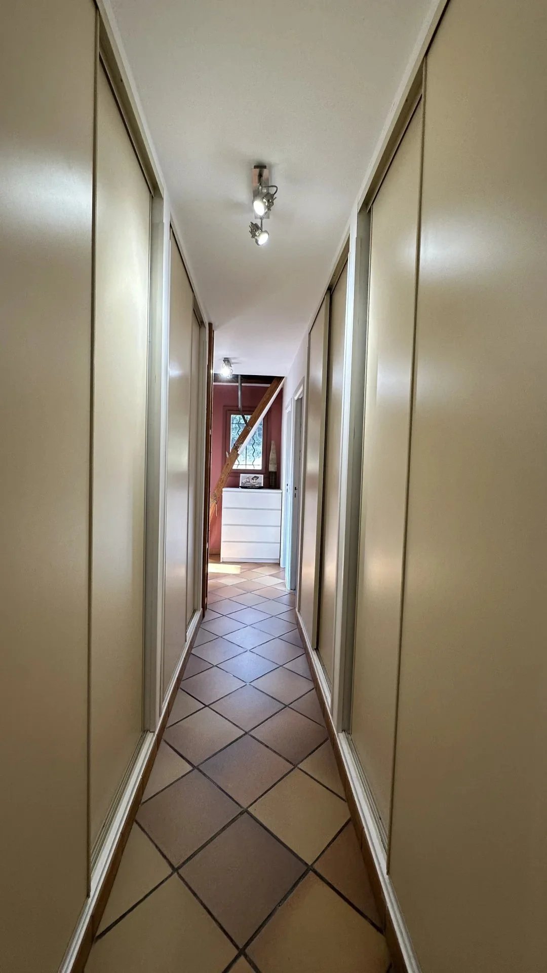 COMMUNE DE SAINTE-AGNES : PROPRIETE DE CHARME – JARDIN – TERRASSES – PARKINGS – GARAGE -VUE DEGAGEE – COUP DE COEUR !
