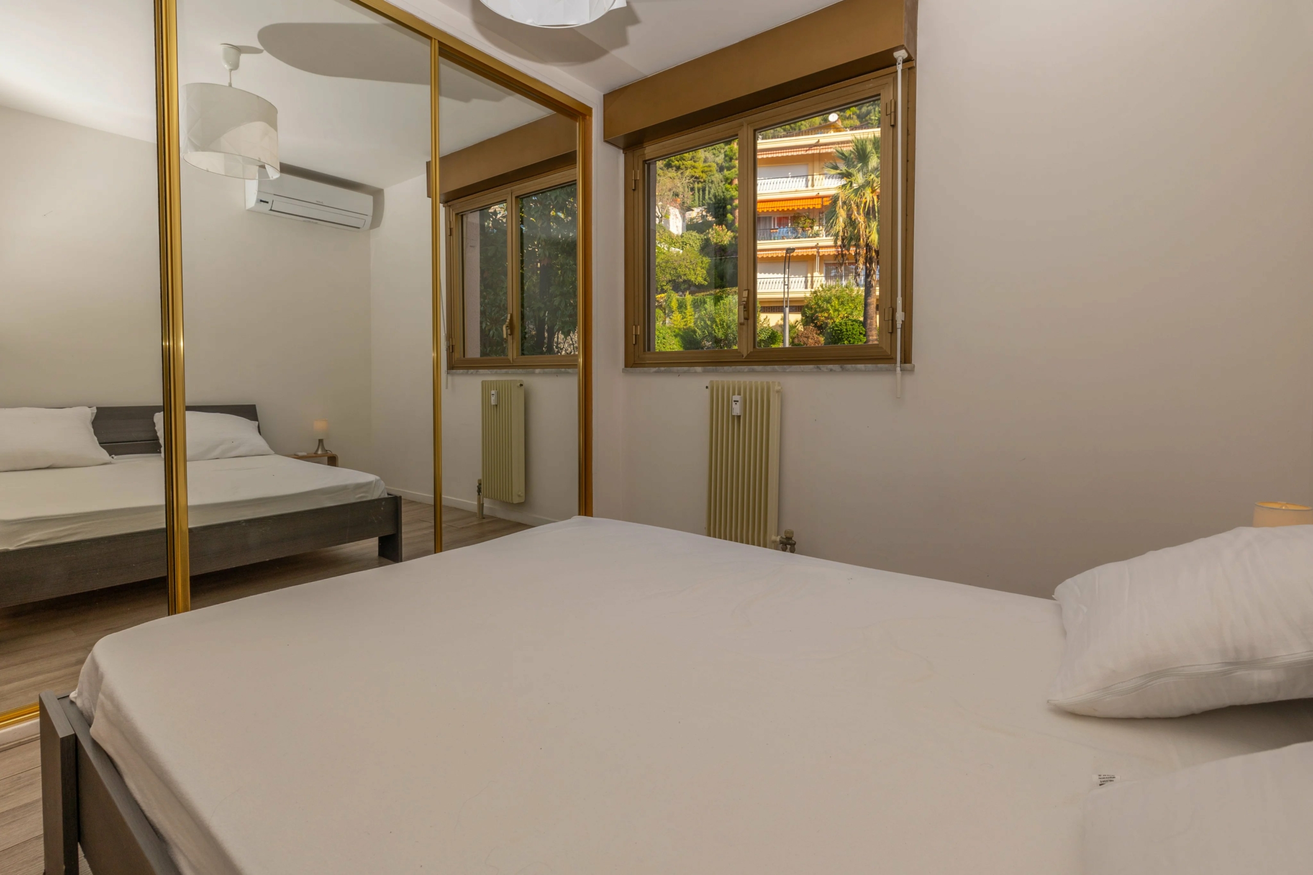 Appartement 2 pièces grande terrasse et parking à Menton Garavan