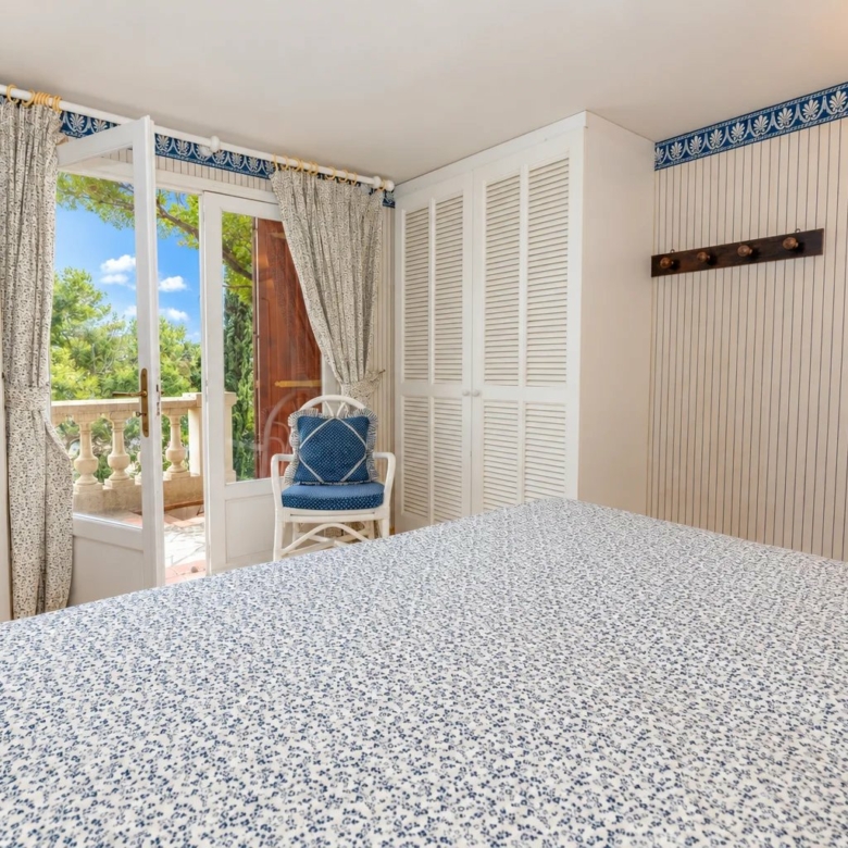 SAINTE-AGNÈS – SPACIEUSE VILLA AVEC VUE MER, PISCINE CHAUFFÉE ET DÉPENDANCE