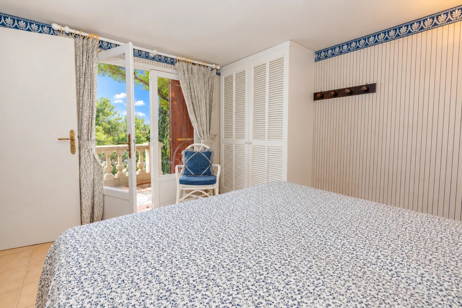 SAINTE-AGNÈS – SPACIEUSE VILLA AVEC VUE MER, PISCINE CHAUFFÉE ET DÉPENDANCE