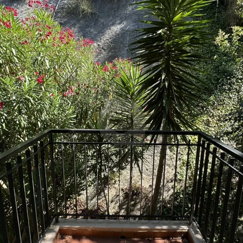 MENTON – TERRES CHAUDES: APPARTEMENT 2P AVEC VUE MER PANORAMIQUE –  GARAGE et CAVE
