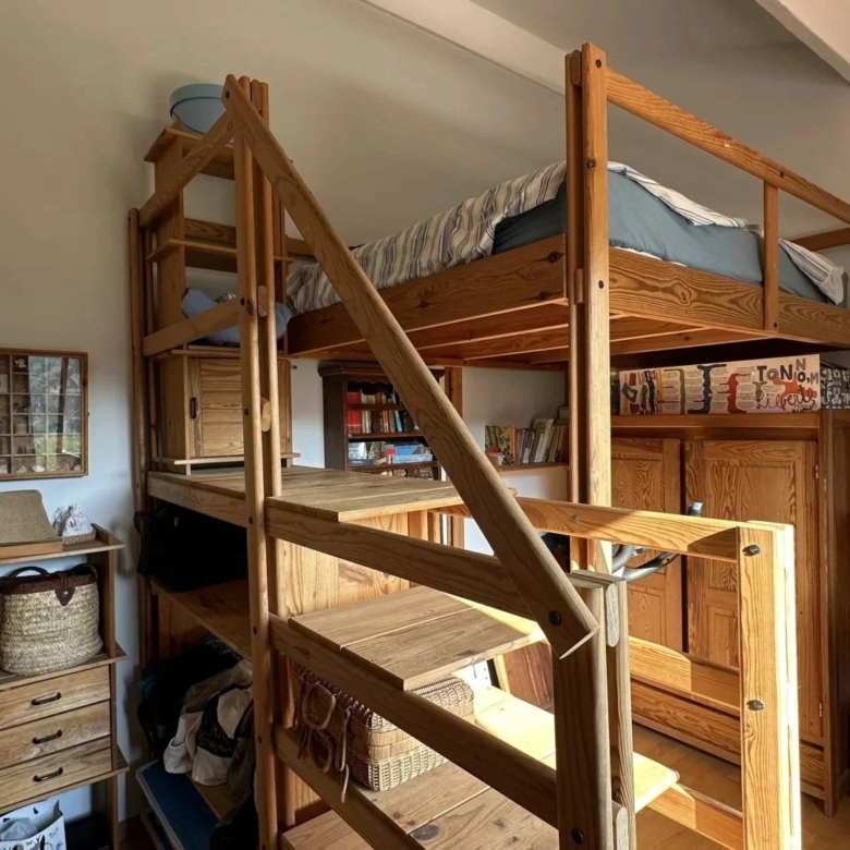 COMMUNE DE SAINTE-AGNES : PROPRIETE DE CHARME – JARDIN – TERRASSES – PARKINGS – GARAGE -VUE DEGAGEE – COUP DE COEUR !