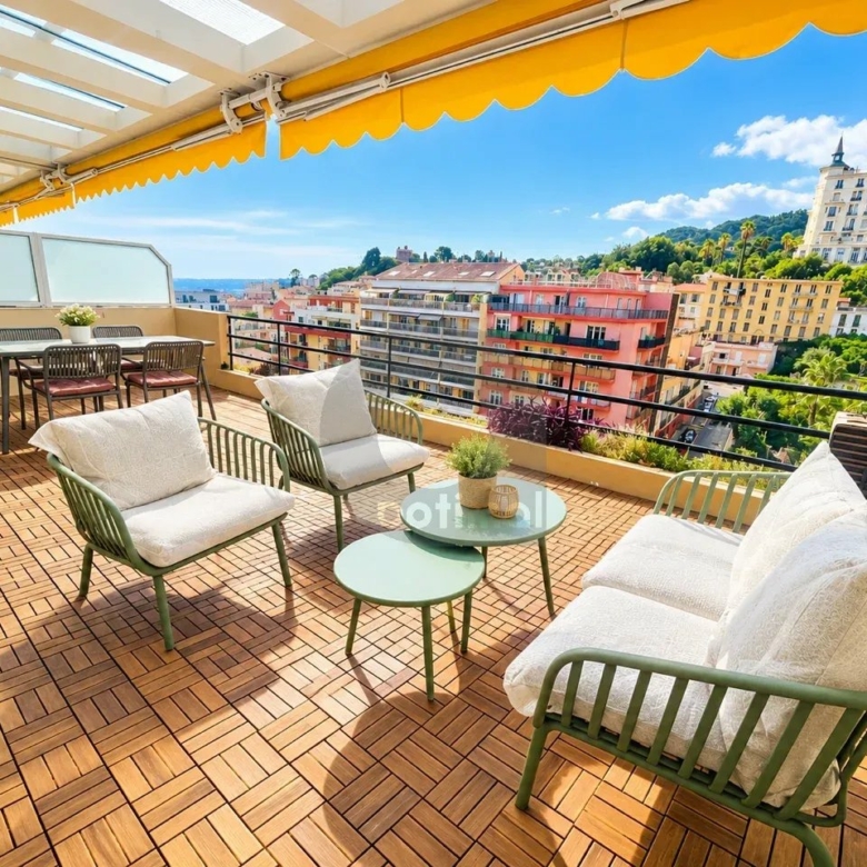 SUPERBE 3 PIECES EN DERNIER ETAGE CENTRE MENTON