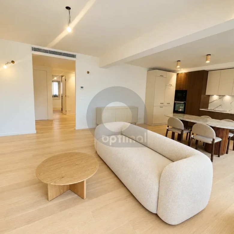 SUPERBE 3 PIECES EN DERNIER ETAGE CENTRE MENTON