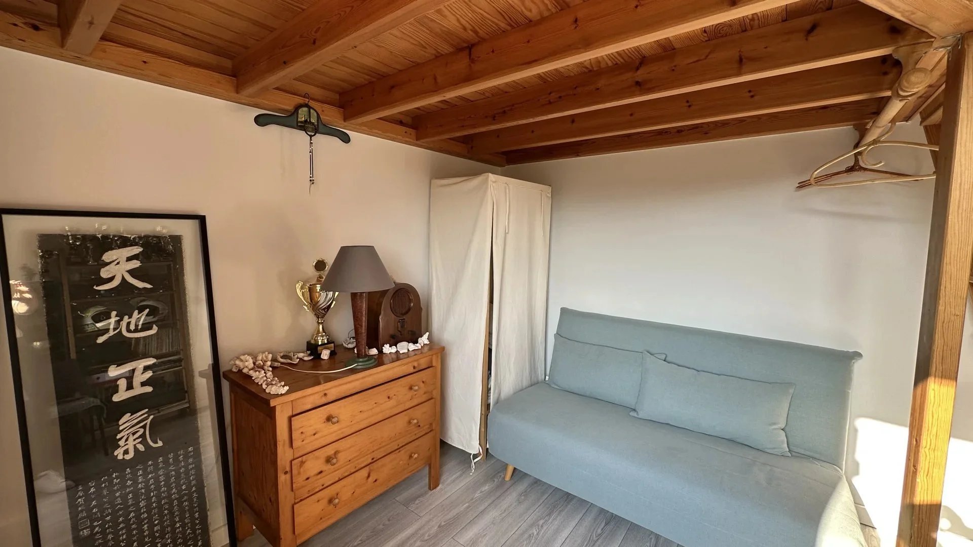 COMMUNE DE SAINTE-AGNES : PROPRIETE DE CHARME – JARDIN – TERRASSES – PARKINGS – GARAGE -VUE DEGAGEE – COUP DE COEUR !