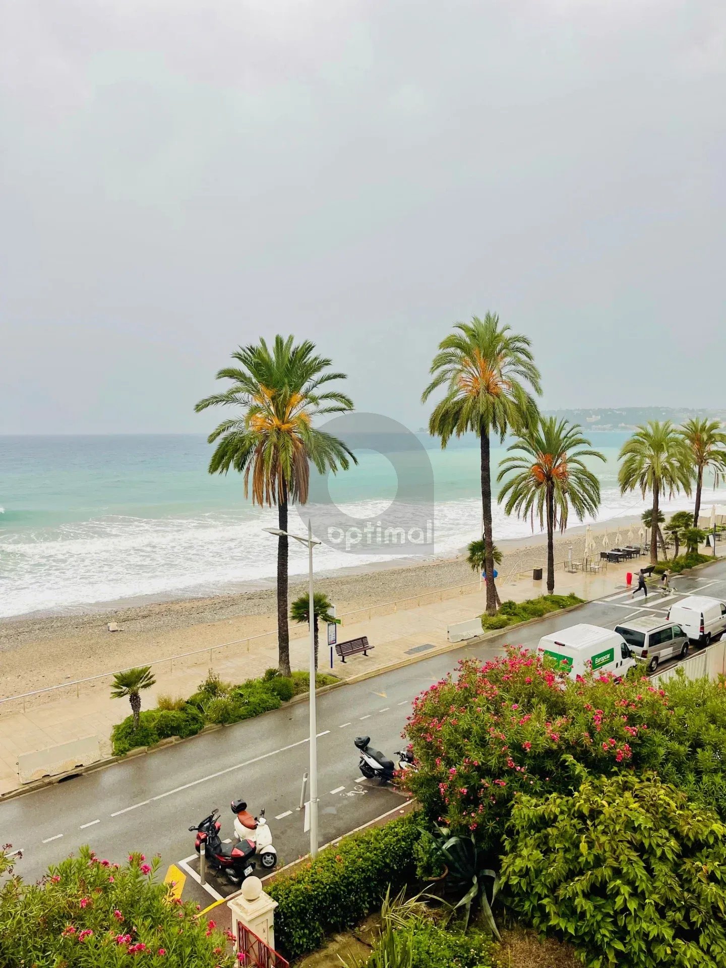 BORD ET FACE MER de Menton, 2 pièces de 59m²