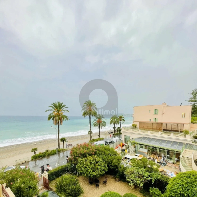BORD ET FACE MER de Menton, 2 pièces de 59m²