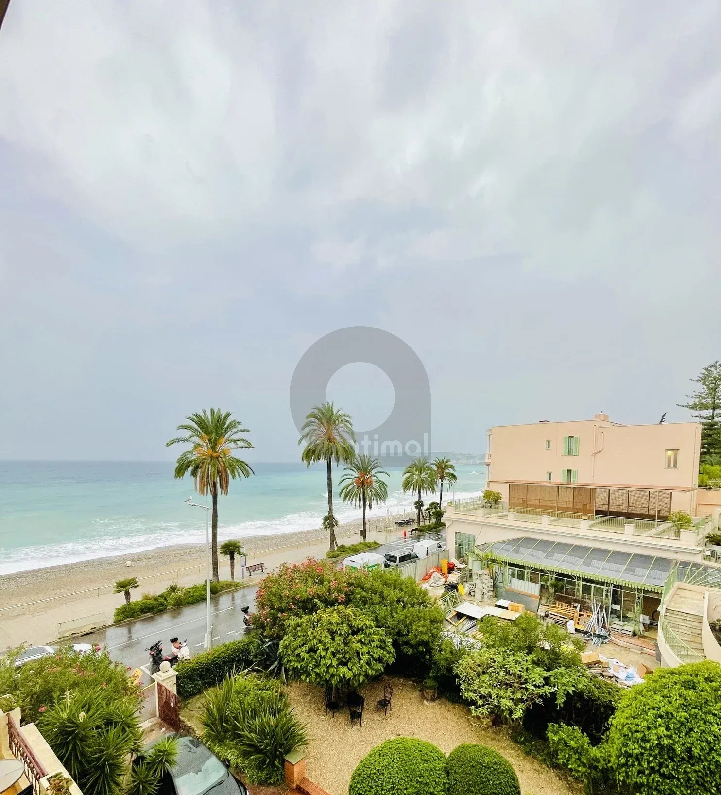 BORD ET FACE MER de Menton, 2 pièces de 59m²