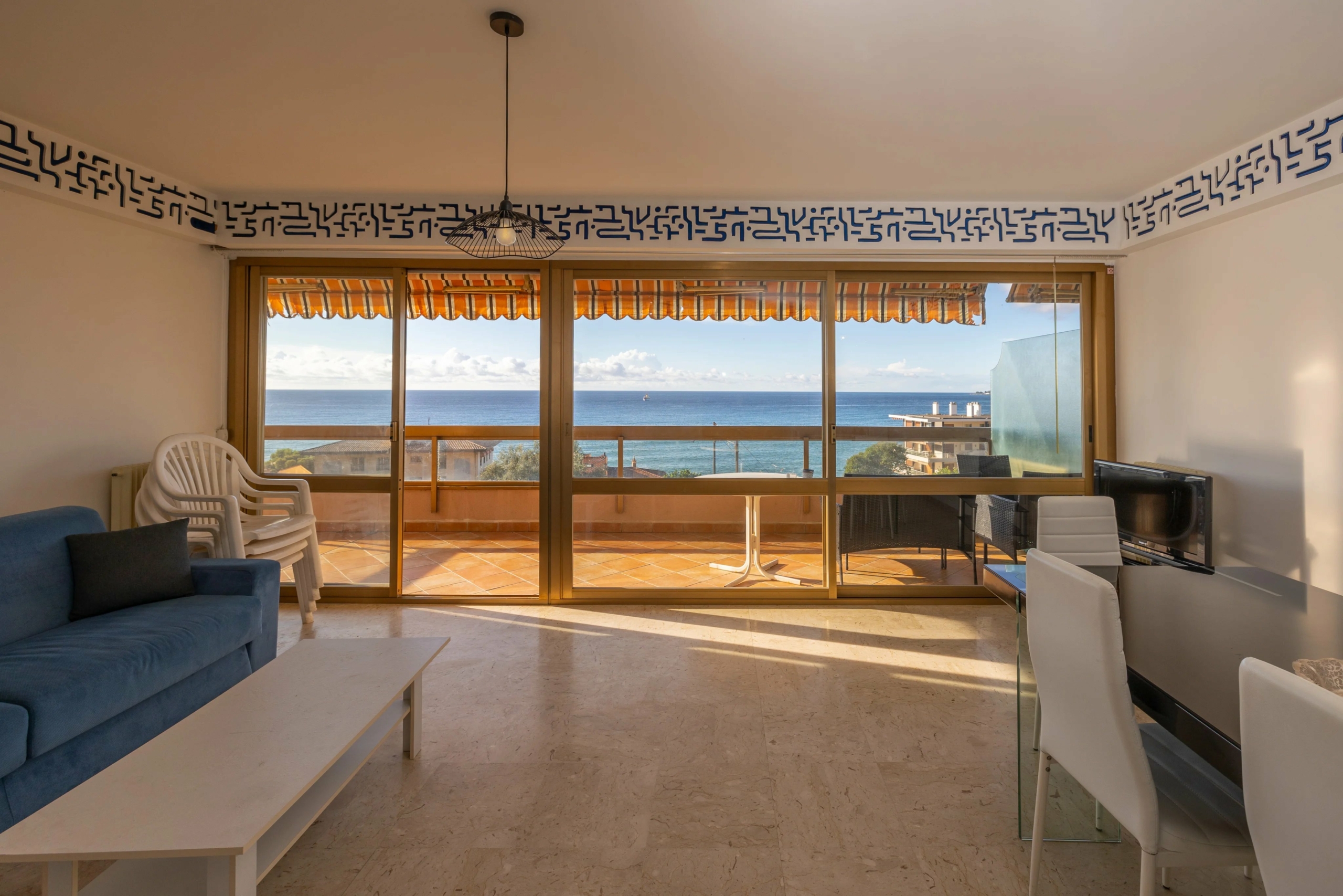 Appartement 2 pièces grande terrasse et parking à Menton Garavan