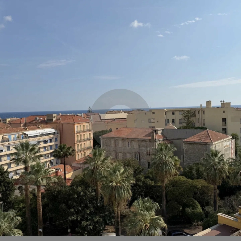 Résidence LE LOUVRE – Ancien Palace – Menton Centre
