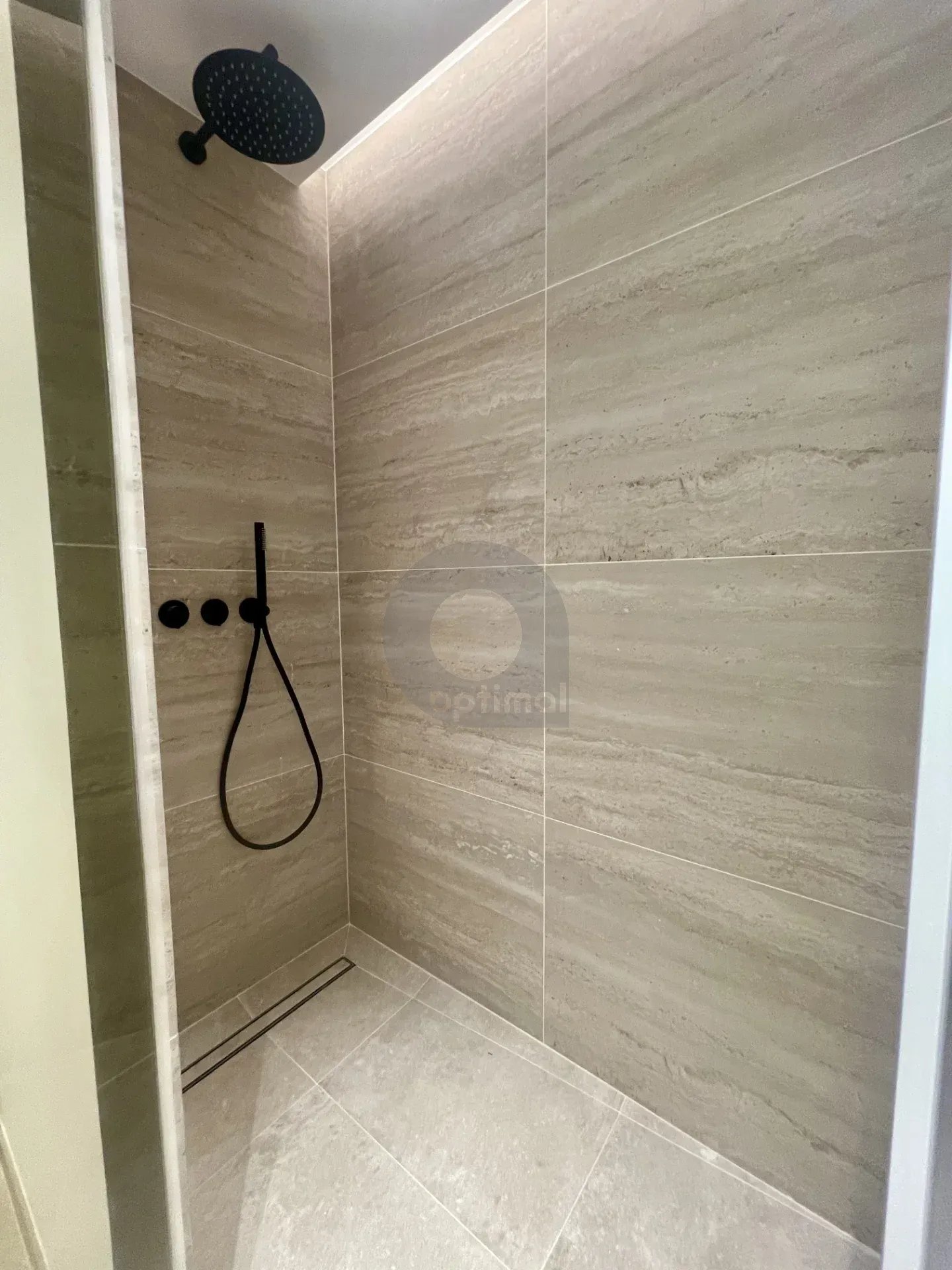 SUPERBE 3 PIECES EN DERNIER ETAGE CENTRE MENTON