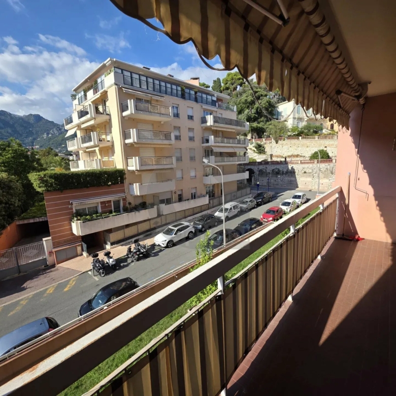 APPARTEMENT DEUX PIECES MENTON PROCHE CENTRE