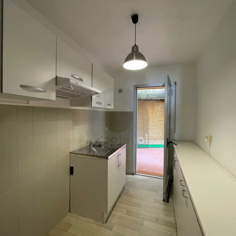 A LOUER 2P TRAVERSANT PROCHE CENTRE MENTON