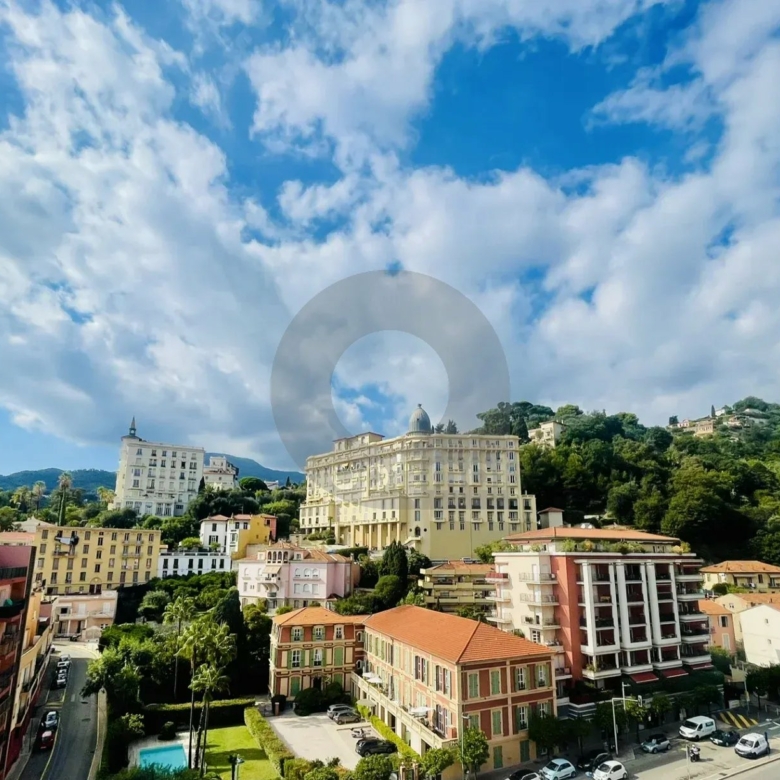 SUPERBE 3 PIECES EN DERNIER ETAGE CENTRE MENTON