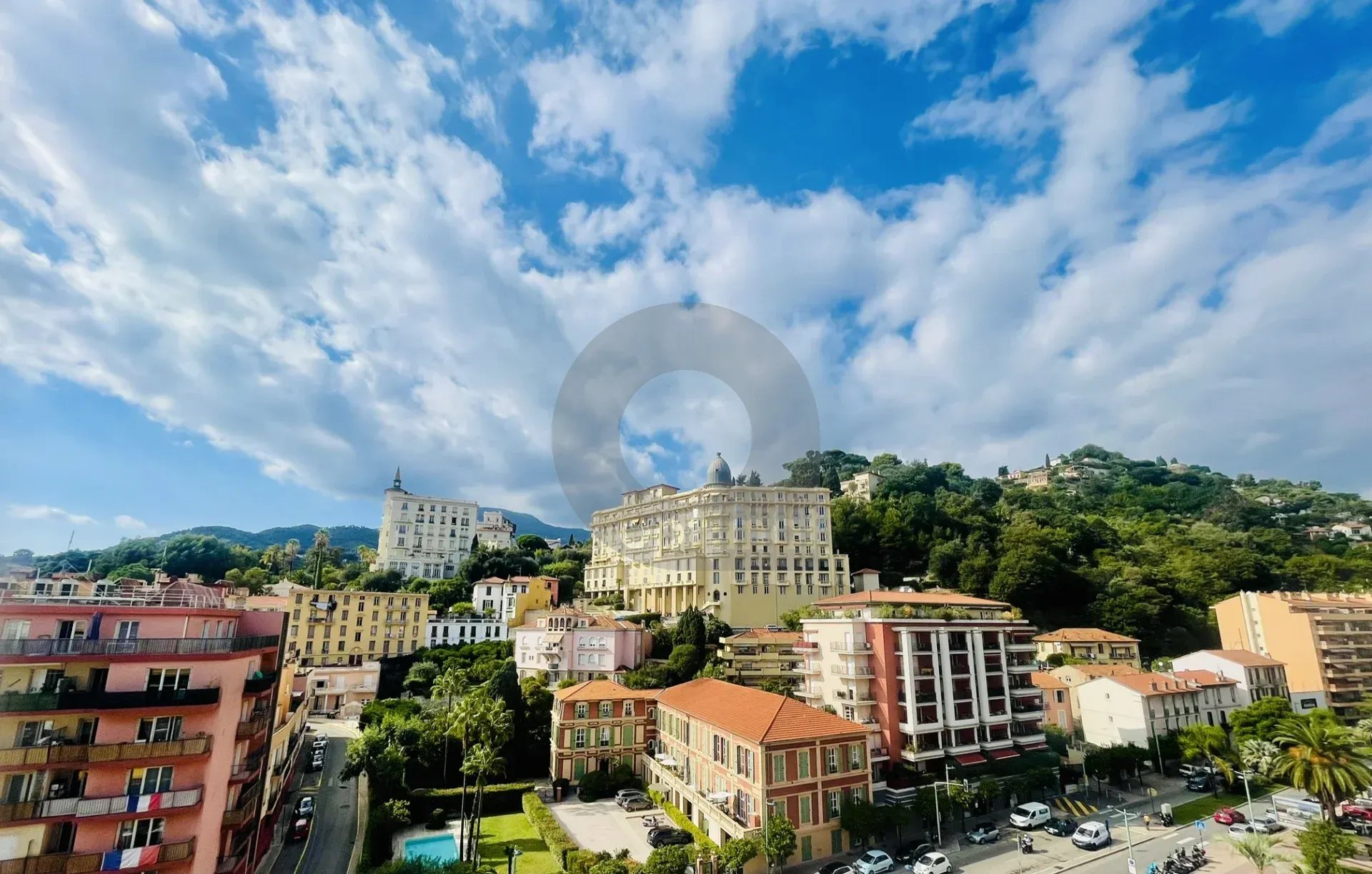 SUPERBE 3 PIECES EN DERNIER ETAGE CENTRE MENTON