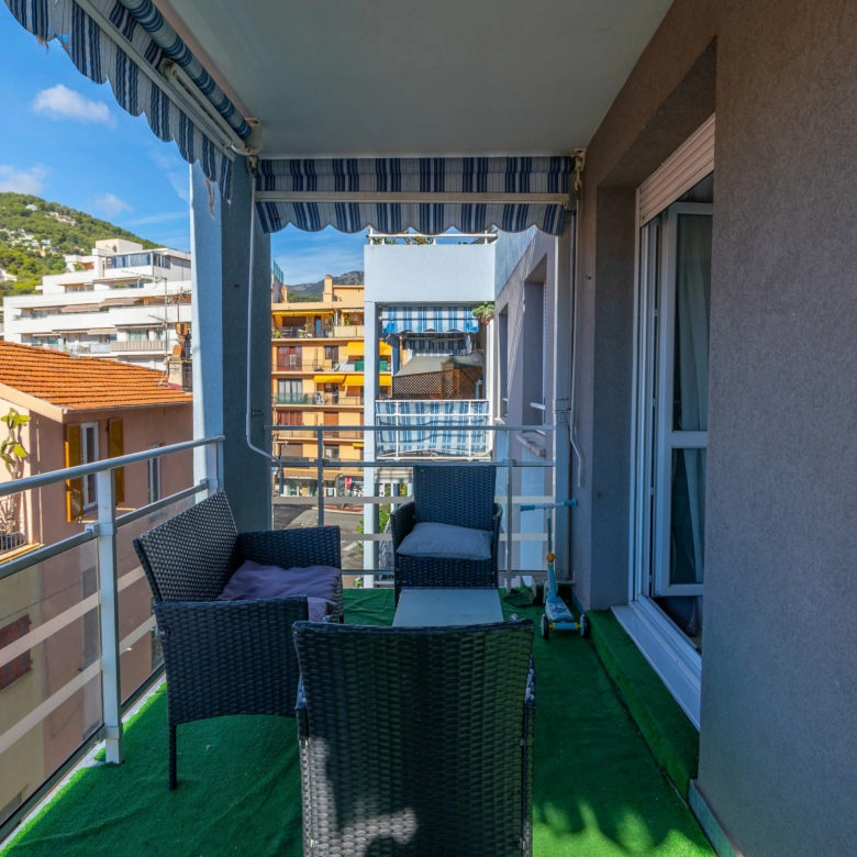 RCM – Charmant 3 pièces avec grande terrasse et parking