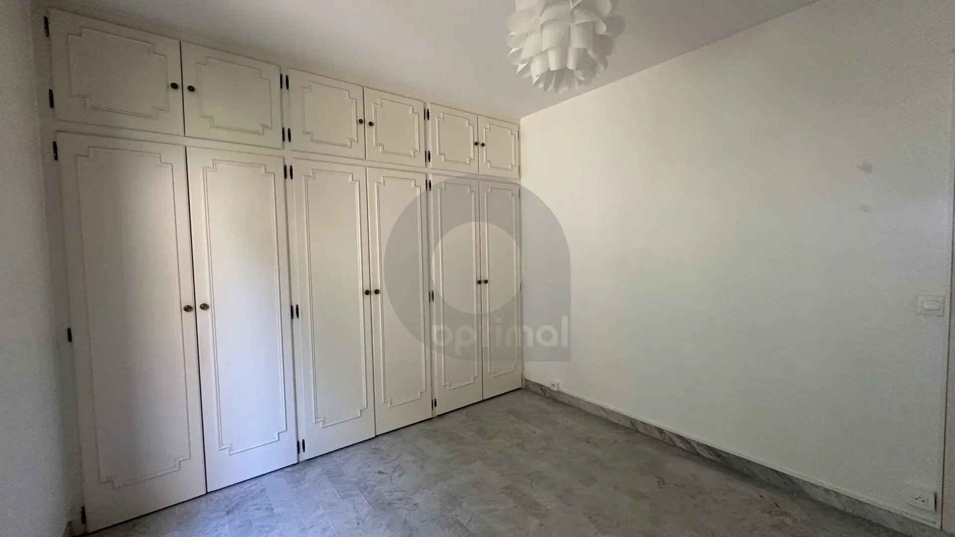 MENTON – TERRES CHAUDES: APPARTEMENT 2P AVEC VUE MER PANORAMIQUE –  GARAGE et CAVE