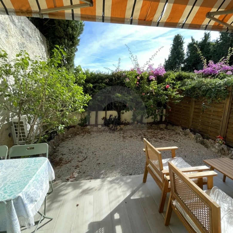 A LOUER BEAU STUDIO MEUBLE AVEC JARDIN – MENTON GARAVAN
