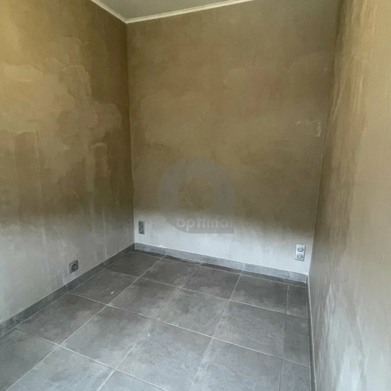 A LOUER APPT MEUBLE – ETAGE ELEVE – TERRASSE