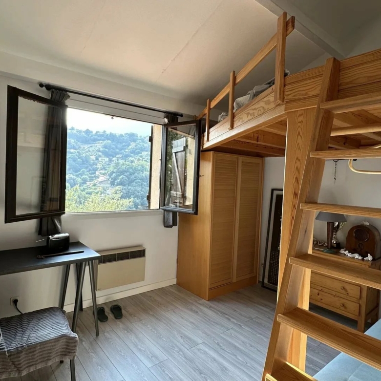 COMMUNE DE SAINTE-AGNES : PROPRIETE DE CHARME – JARDIN – TERRASSES – PARKINGS – GARAGE -VUE DEGAGEE – COUP DE COEUR !