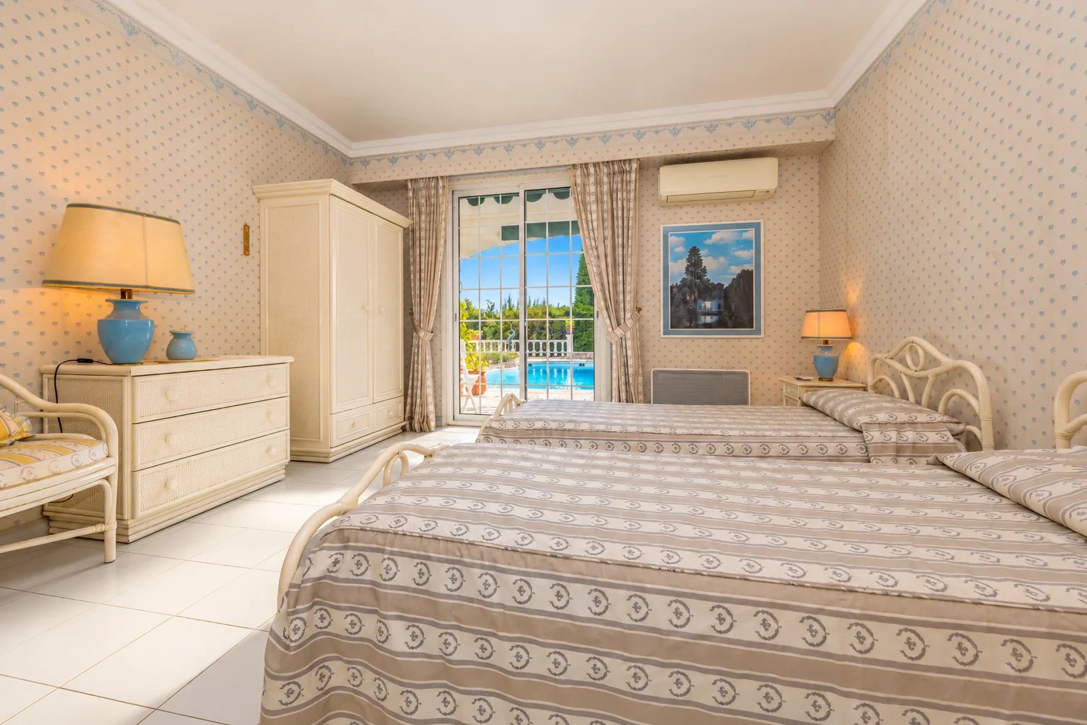 SAINTE-AGNÈS – SPACIEUSE VILLA AVEC VUE MER, PISCINE CHAUFFÉE ET DÉPENDANCE