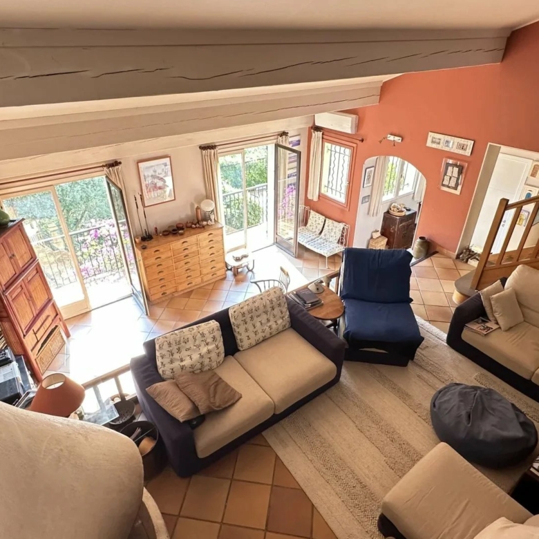 COMMUNE DE SAINTE-AGNES : PROPRIETE DE CHARME – JARDIN – TERRASSES – PARKINGS – GARAGE -VUE DEGAGEE – COUP DE COEUR !