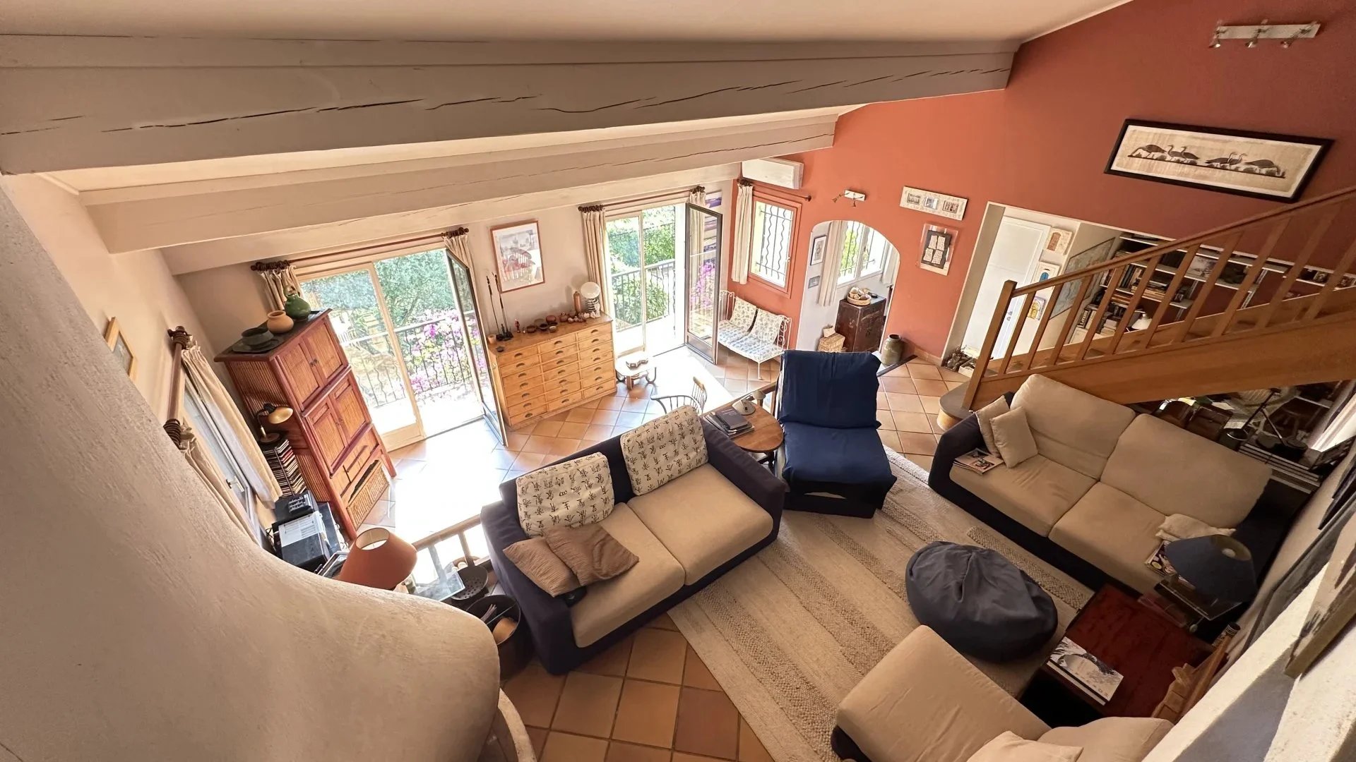 COMMUNE DE SAINTE-AGNES : PROPRIETE DE CHARME – JARDIN – TERRASSES – PARKINGS – GARAGE -VUE DEGAGEE – COUP DE COEUR !