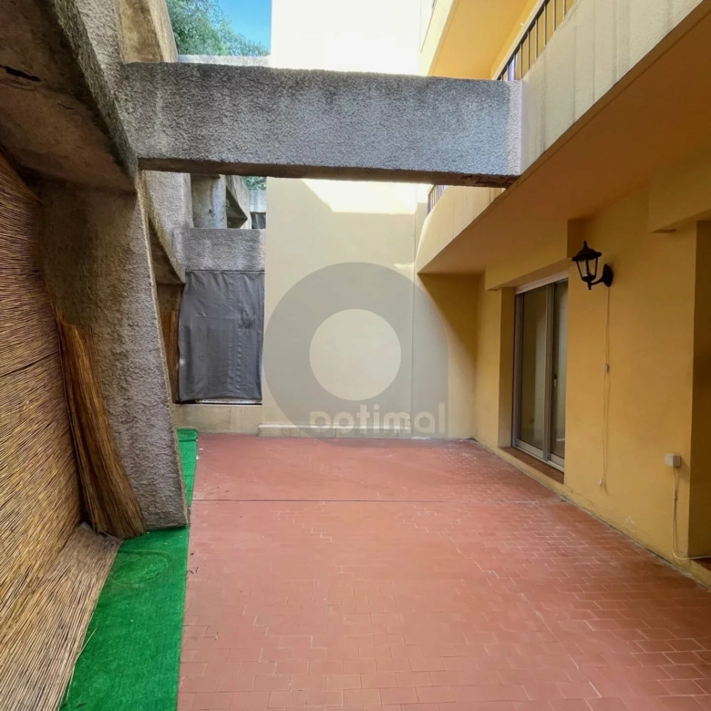 A LOUER 2P TRAVERSANT PROCHE CENTRE MENTON