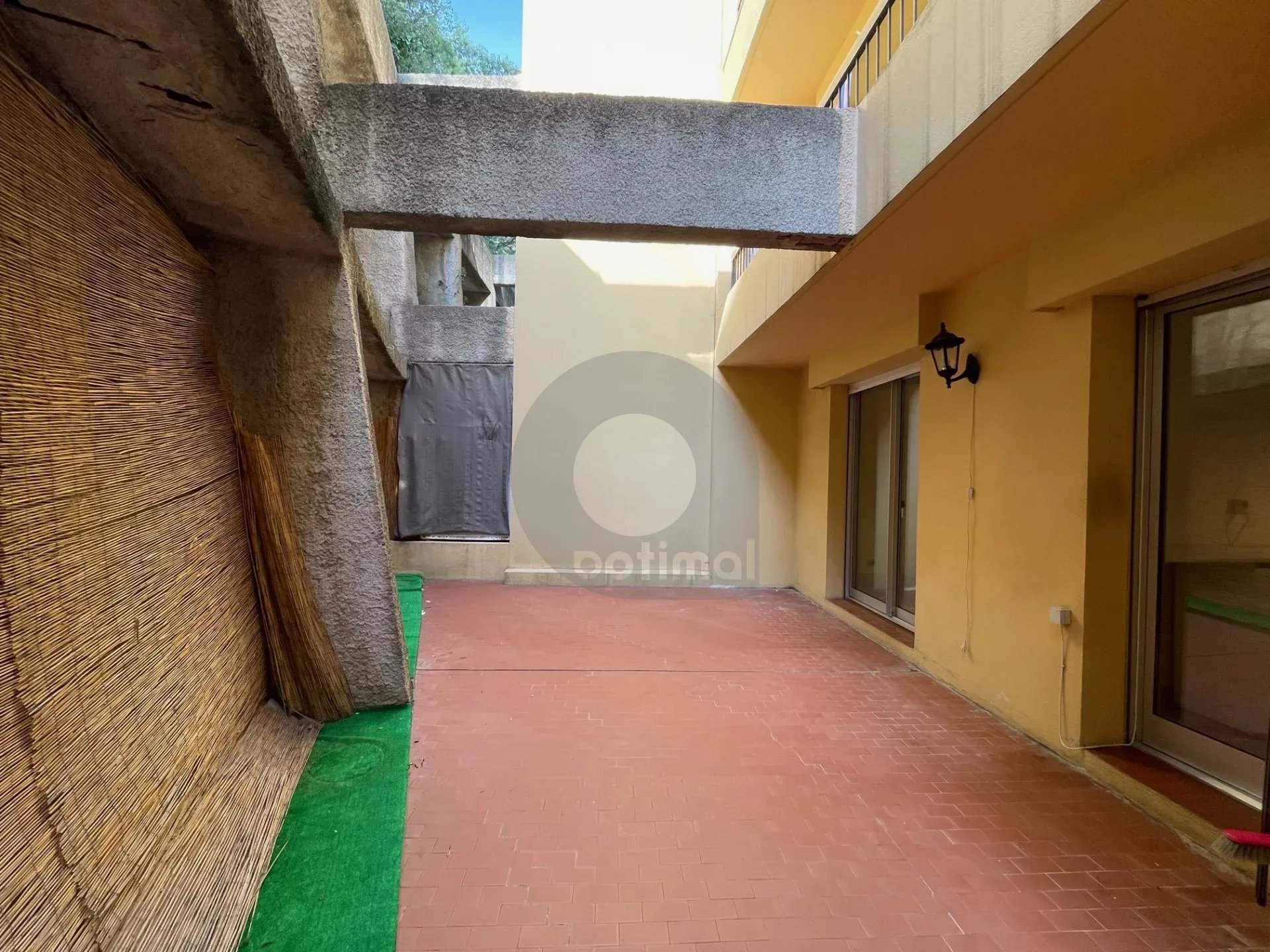 A LOUER 2P TRAVERSANT PROCHE CENTRE MENTON