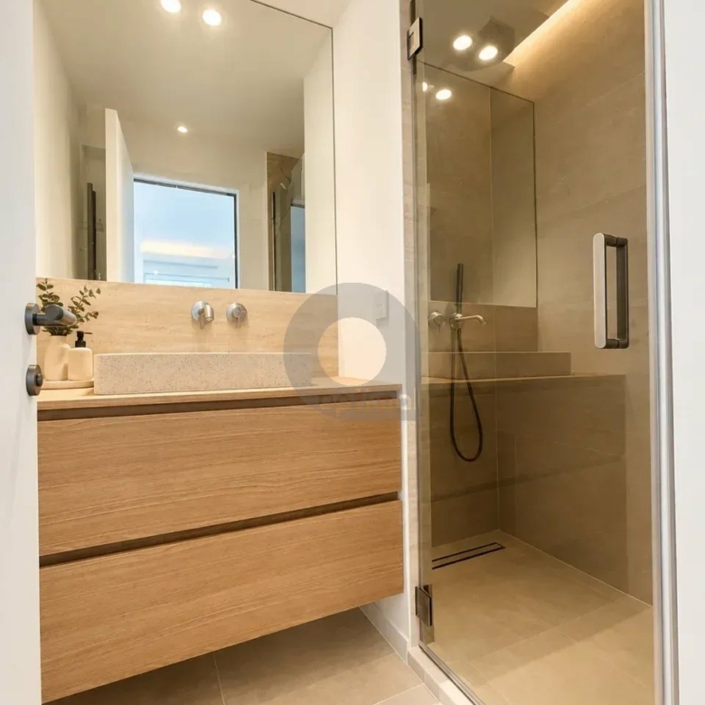 SUPERBE 3 PIECES EN DERNIER ETAGE CENTRE MENTON