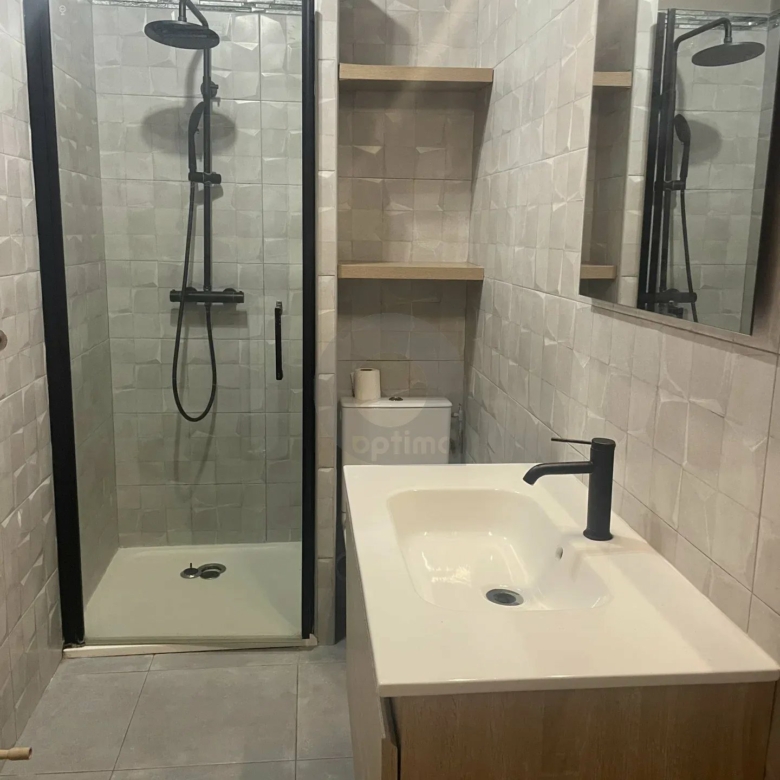 A LOUER APPT MEUBLE – ETAGE ELEVE – TERRASSE