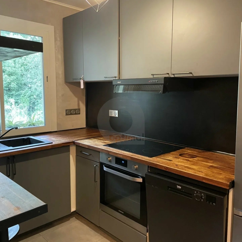 A LOUER APPT MEUBLE – ETAGE ELEVE – TERRASSE