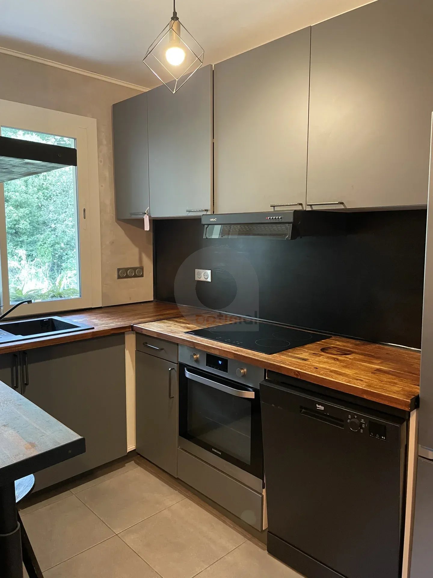 A LOUER APPT MEUBLE – ETAGE ELEVE – TERRASSE