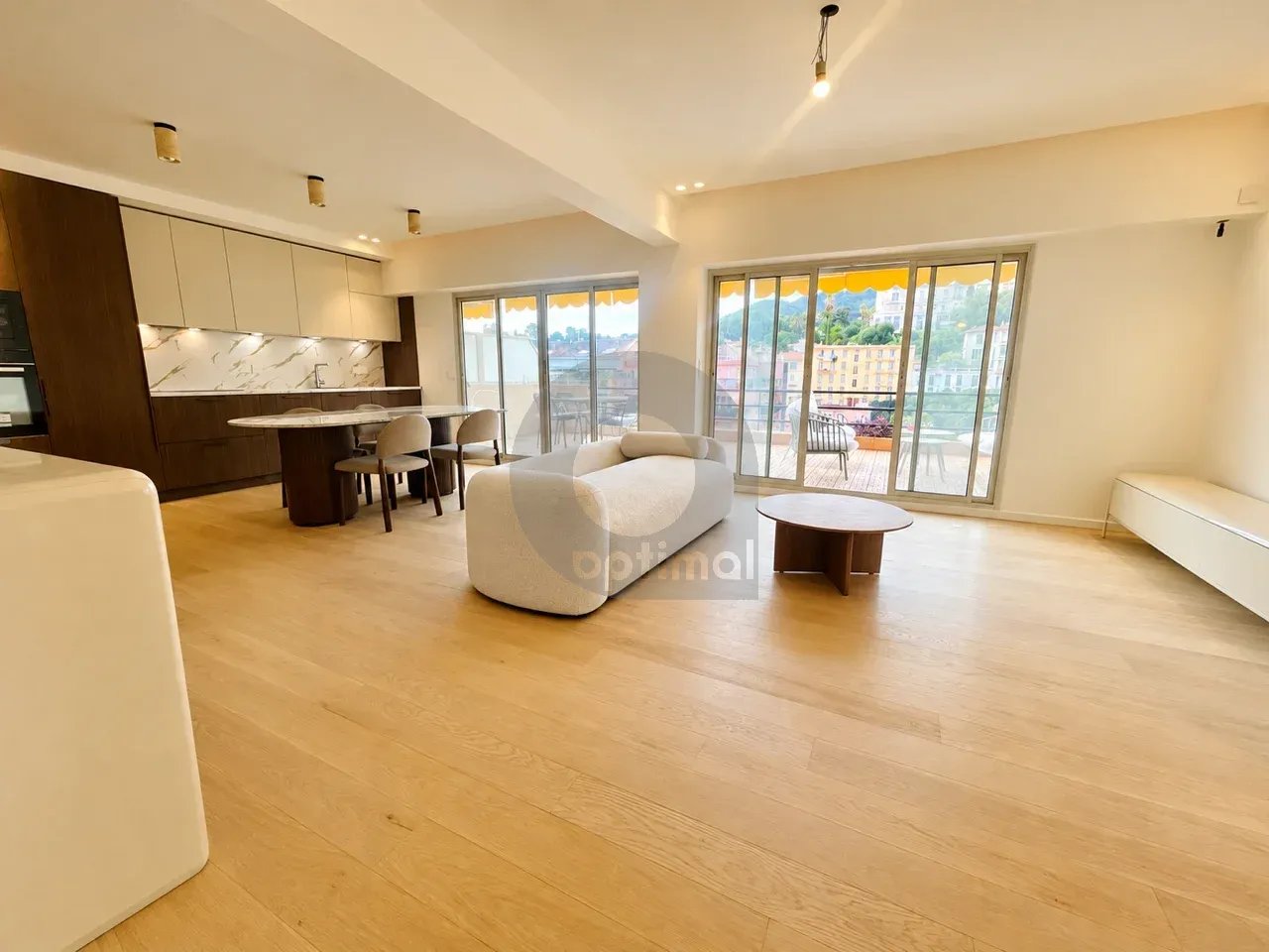 SUPERBE 3 PIECES EN DERNIER ETAGE CENTRE MENTON