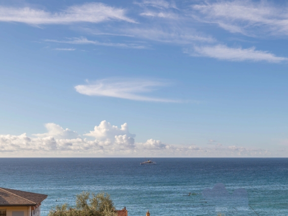 Appartement 2 pièces grande terrasse et parking à Menton Garavan
