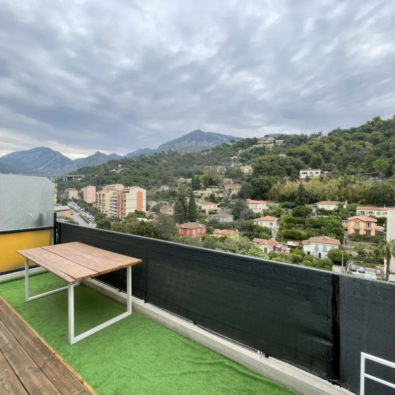 A LOUER APPT MEUBLE – ETAGE ELEVE – TERRASSE