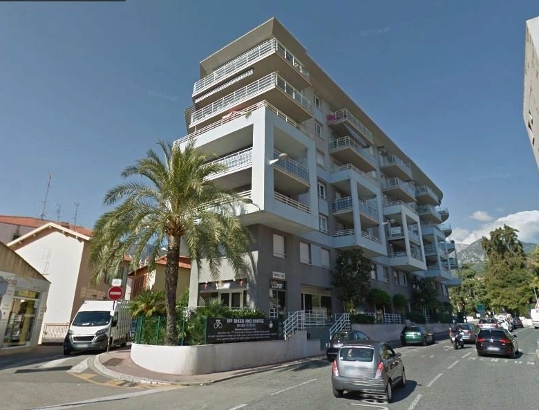 A LOUER GARAGE CENTRE CARNOLES RCM