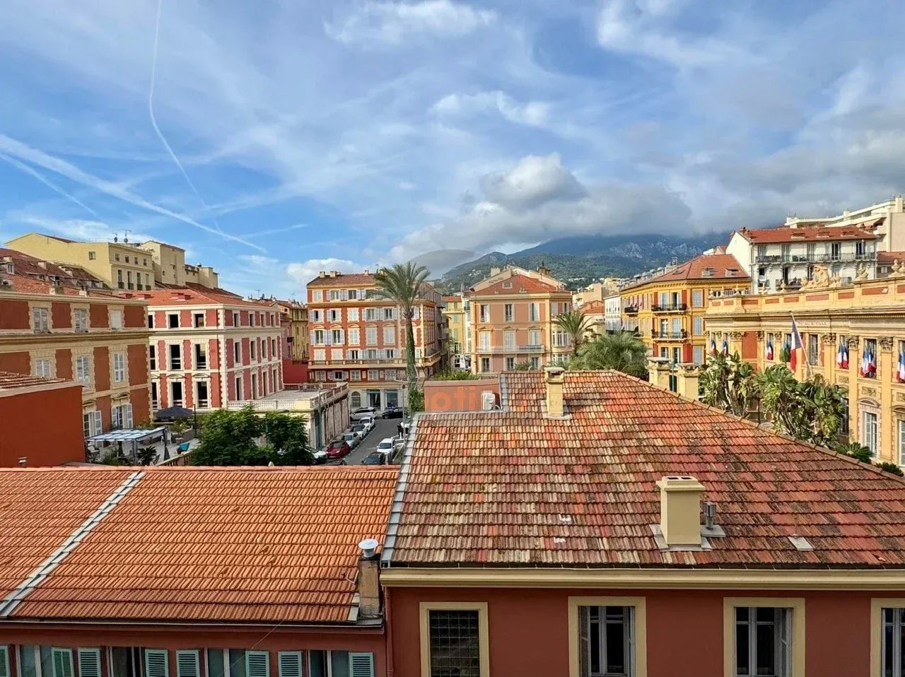 Menton plein centre – 4 pièces – Rare