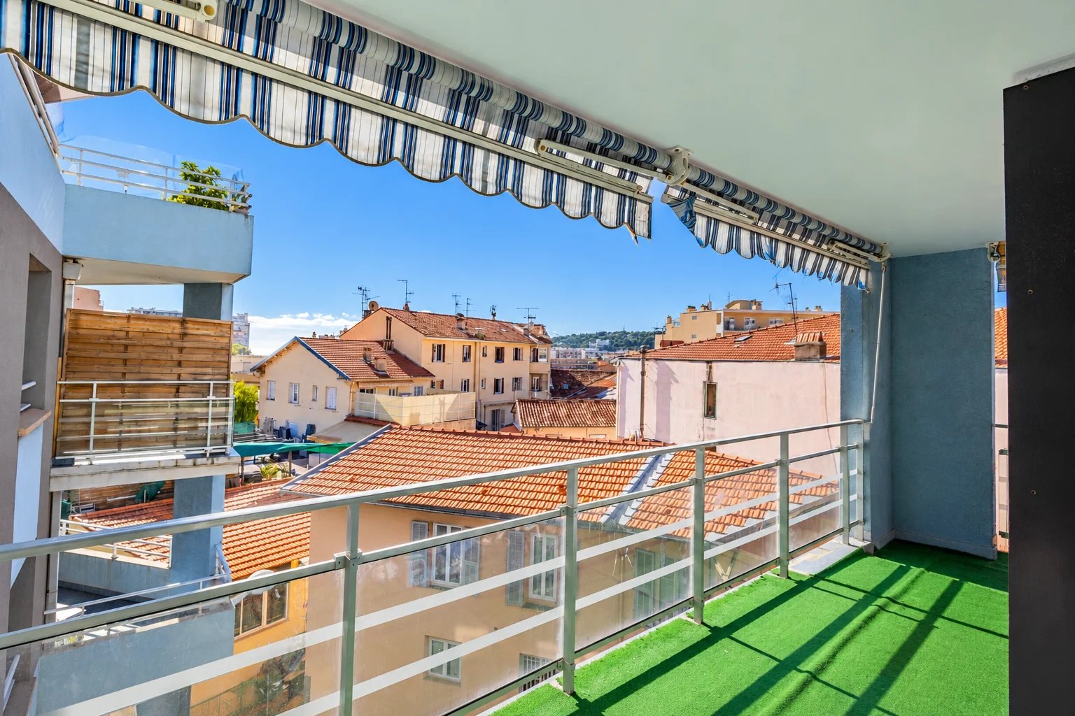 RCM – Charmant 3 pièces avec grande terrasse et parking