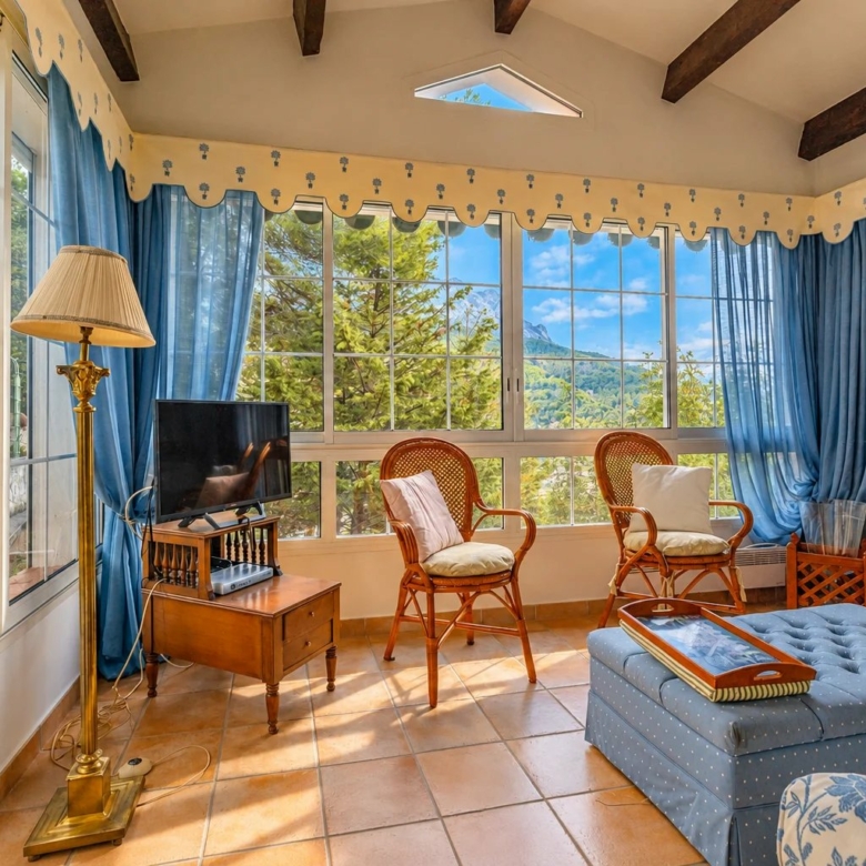 SAINTE-AGNÈS – SPACIEUSE VILLA AVEC VUE MER, PISCINE CHAUFFÉE ET DÉPENDANCE