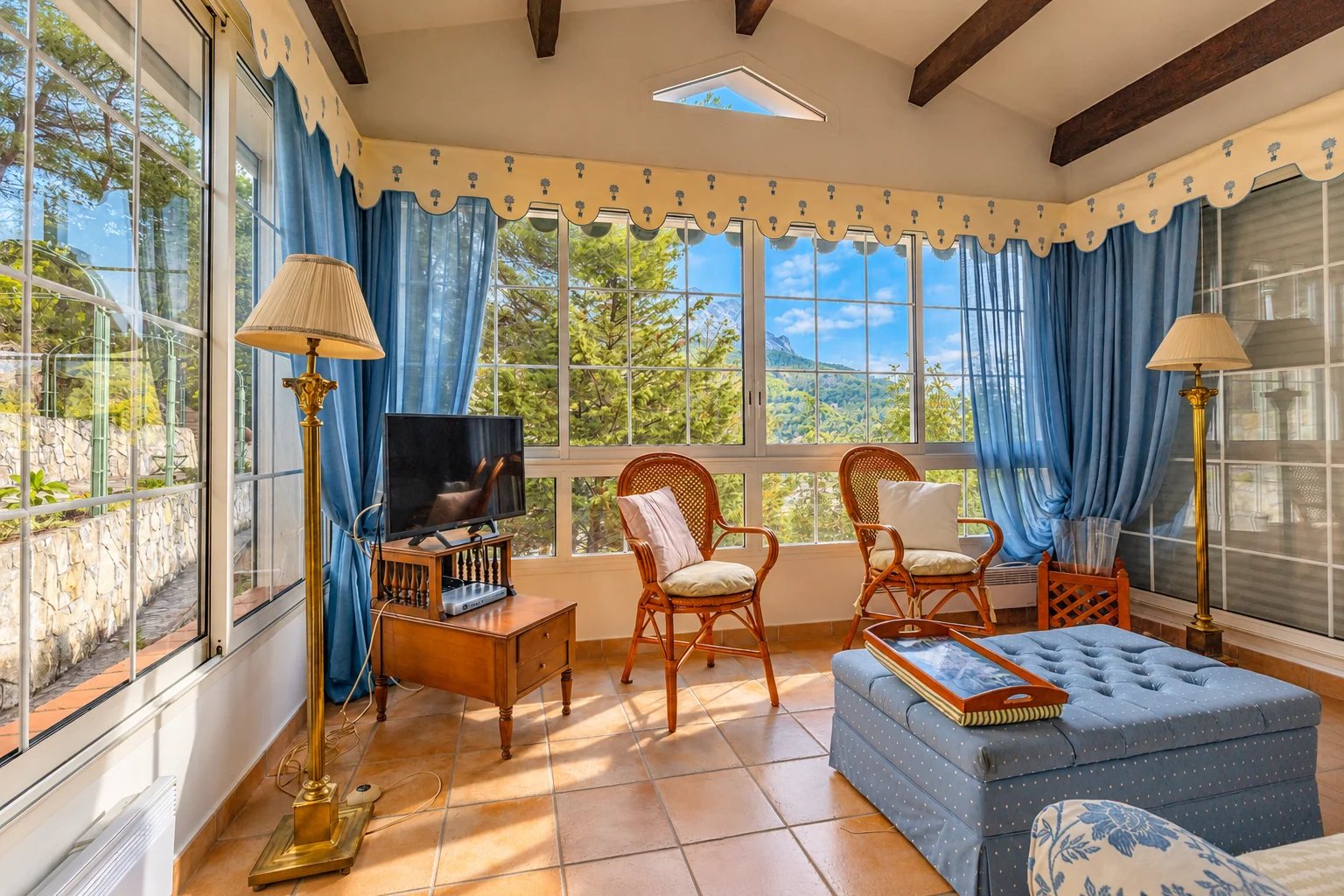 SAINTE-AGNÈS – SPACIEUSE VILLA AVEC VUE MER, PISCINE CHAUFFÉE ET DÉPENDANCE