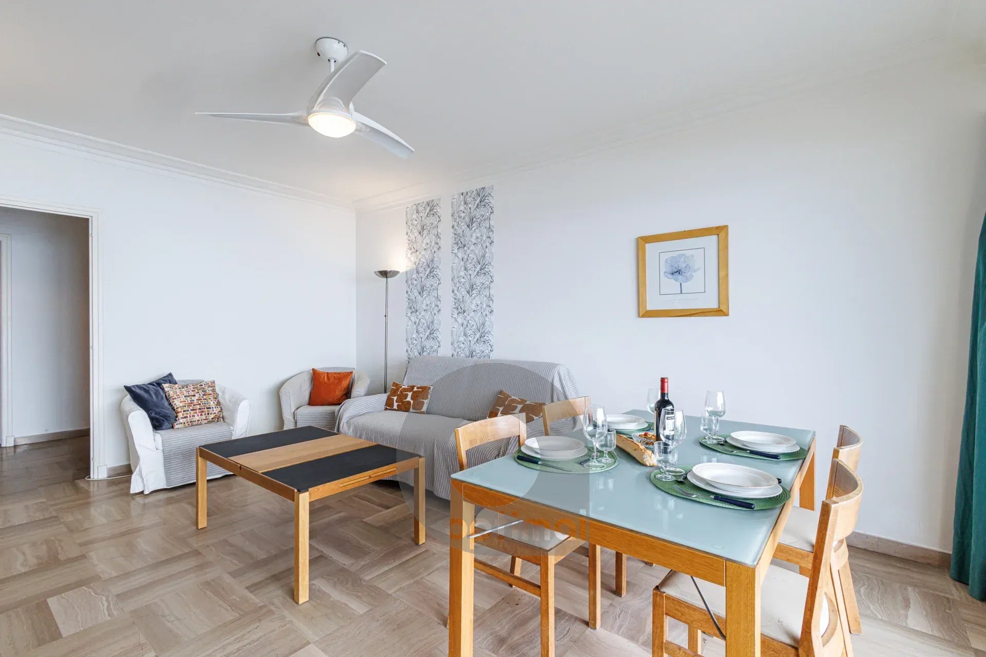 Menton Front de Mer – Beau 3 pièces traversant avec spacieuse terrasse – Parking & Cave