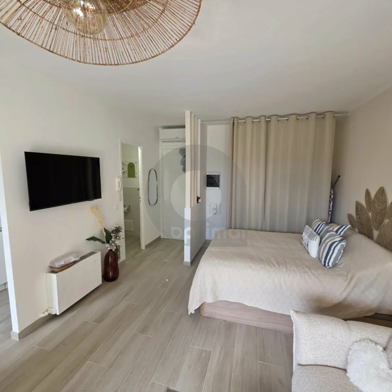 A LOUER BEAU STUDIO MEUBLE AVEC JARDIN – MENTON GARAVAN
