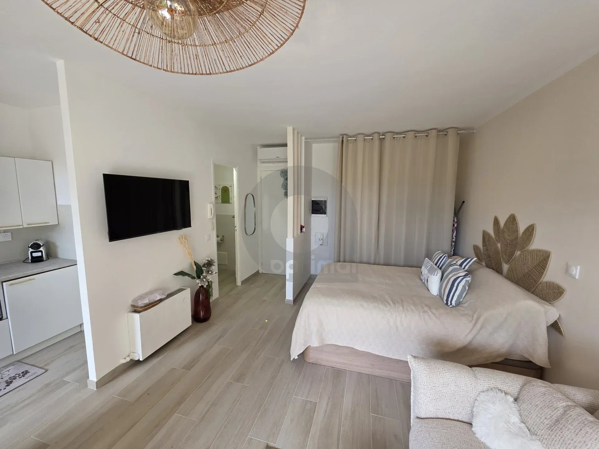 A LOUER BEAU STUDIO MEUBLE AVEC JARDIN – MENTON GARAVAN