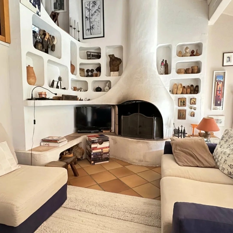 COMMUNE DE SAINTE-AGNES : PROPRIETE DE CHARME – JARDIN – TERRASSES – PARKINGS – GARAGE -VUE DEGAGEE – COUP DE COEUR !