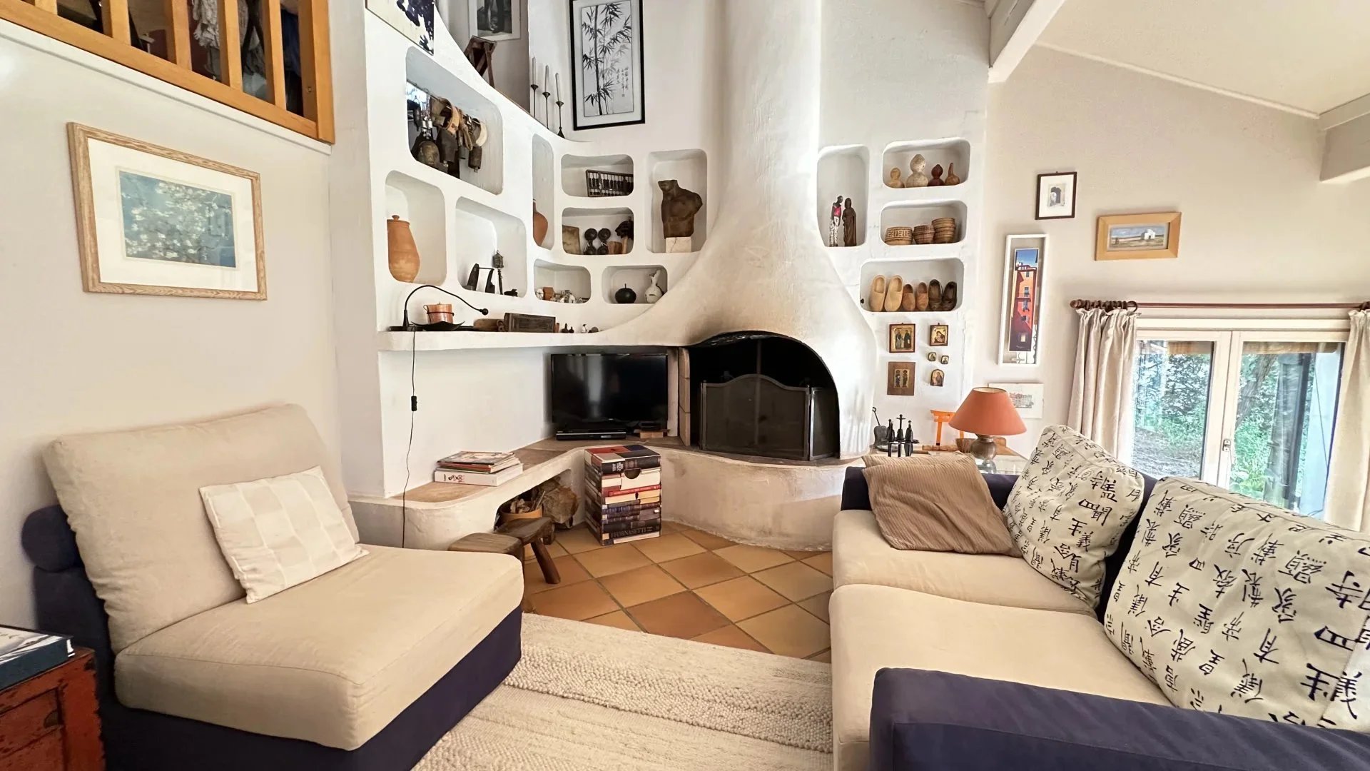 COMMUNE DE SAINTE-AGNES : PROPRIETE DE CHARME – JARDIN – TERRASSES – PARKINGS – GARAGE -VUE DEGAGEE – COUP DE COEUR !