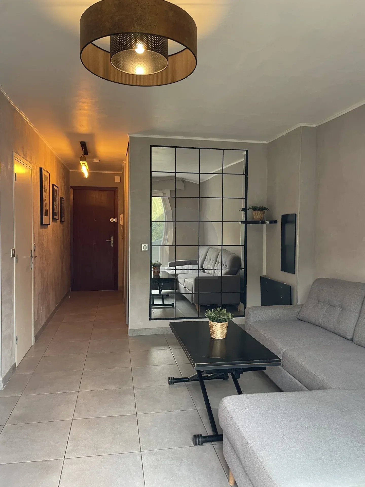 A LOUER APPT MEUBLE – ETAGE ELEVE – TERRASSE