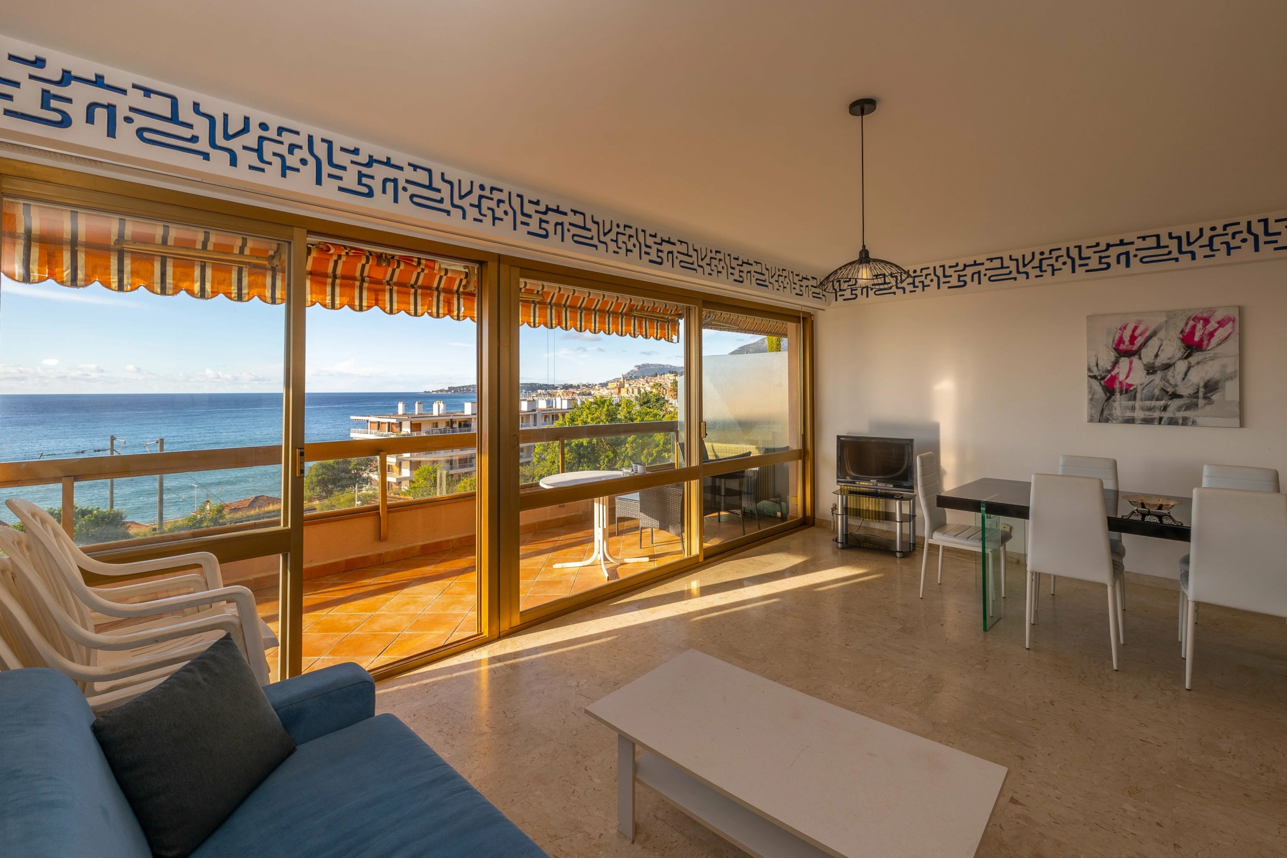 Appartement 2 pièces grande terrasse et parking à Menton Garavan