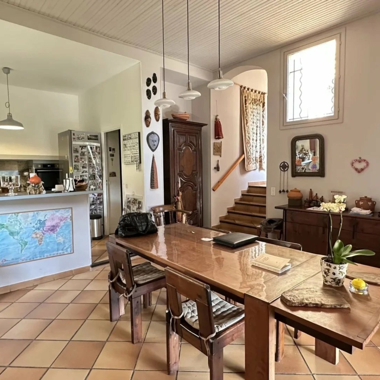 COMMUNE DE SAINTE-AGNES : PROPRIETE DE CHARME – JARDIN – TERRASSES – PARKINGS – GARAGE -VUE DEGAGEE – COUP DE COEUR !